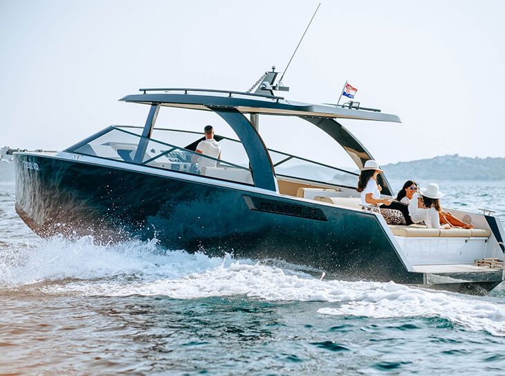 Luksuzni najam broda, Vodice